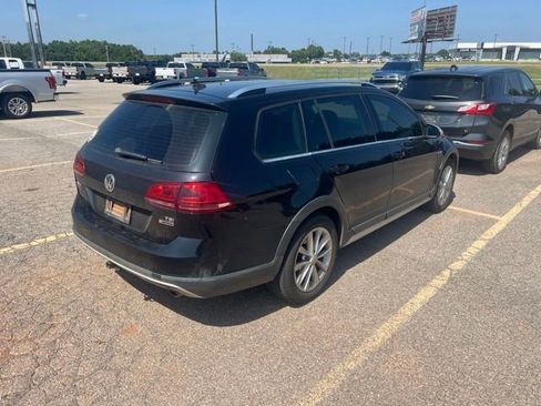 Used 2017 Volkswagen Golf Alltrack S AWD/4WD image 5