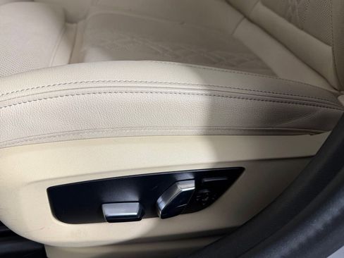 Used 2023 BMW 530i w/ Convenience Package image 22