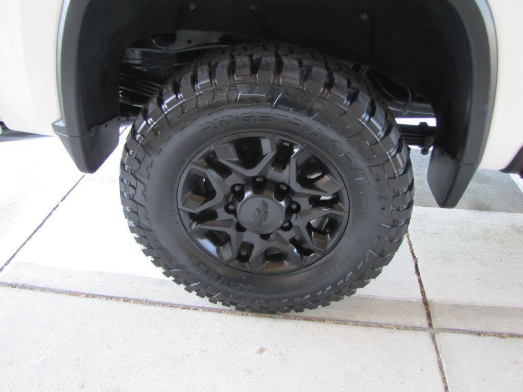 Used 2024 Chevrolet Silverado 2500 LT AWD/4WD image 33