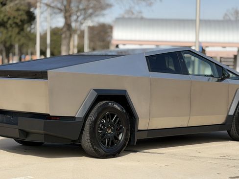 Used 2025 Tesla Cybertruck AWD Crew Cab image 9