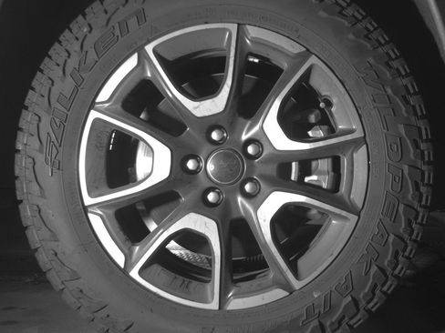 Used 2025 Jeep Compass Trailhawk AWD/4WD image 13