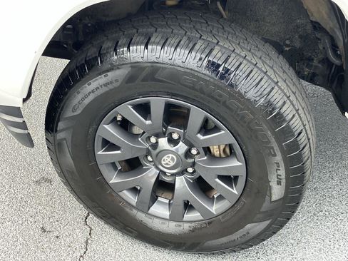 Used 2021 Toyota Tacoma SR5 image 9