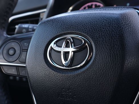 Used 2018 Toyota Camry XLE image 27