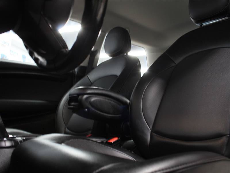 Used 2015 MINI Cooper 2-Door Hardtop FWD image 8