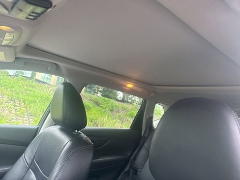 Used 2018 Nissan Rogue SV w/ Sun & Sound Touring Package FWD image 16