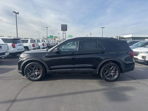 Used 2025 Ford Explorer ST-Line w/ ST-Line Street Pack image 8