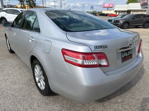 Used 2011 Toyota Camry XLE w/ XLE Extra-Value Pkg #2 image 8