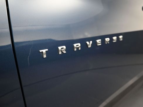 Used 2023 Chevrolet Traverse LT image 38