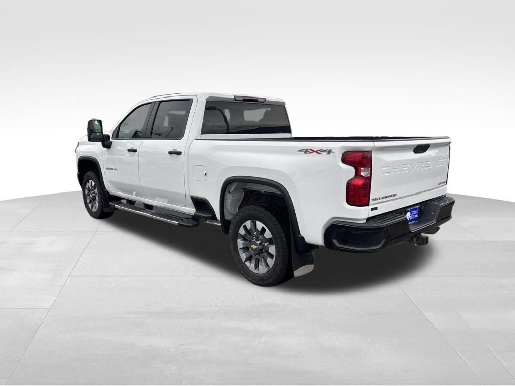 Used 2023 Chevrolet Silverado 2500 Custom w/ Custom Convenience Package AWD/4WD image 4