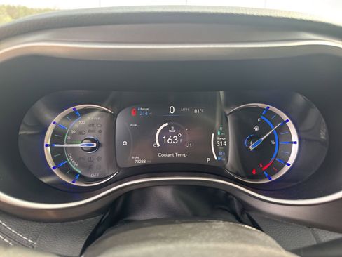 Used 2024 Chrysler Pacifica Limited FWD image 26