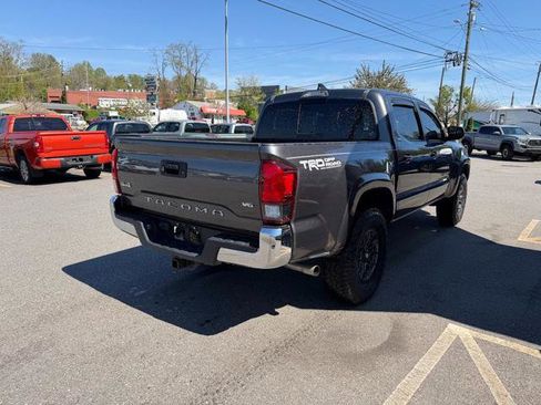 Used 2018 Toyota Tacoma SR5 image 4