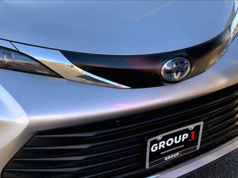 Used 2024 Toyota Sienna XLE image 30