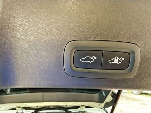 Used 2023 Volvo XC40 Recharge Plus image 31