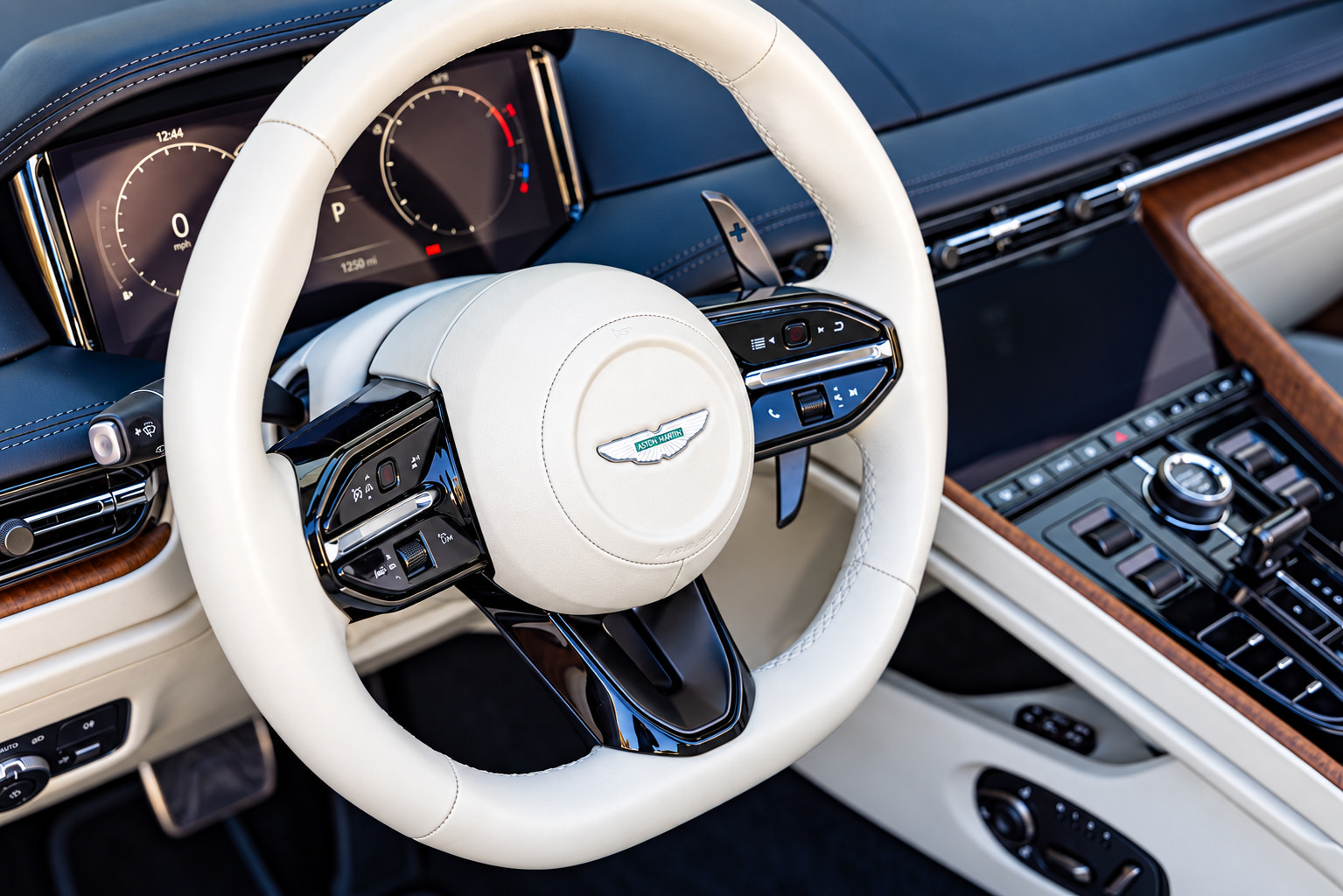 Used 2024 Aston Martin DB12 Convertible RWD image 12