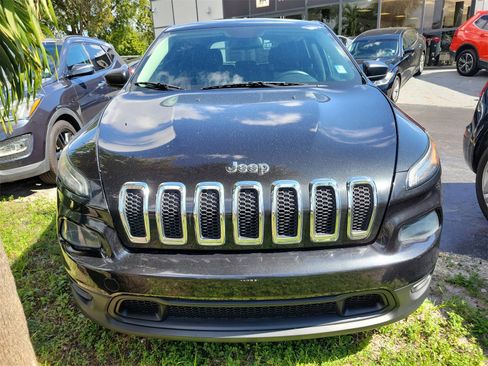 Used 2014 Jeep Cherokee Sport image 2