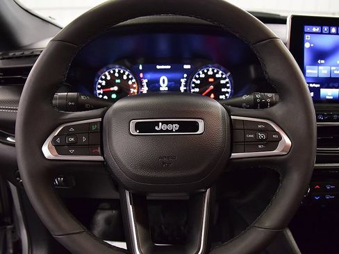 Used 2023 Jeep Compass Latitude w/ Convenience Group AWD/4WD image 17