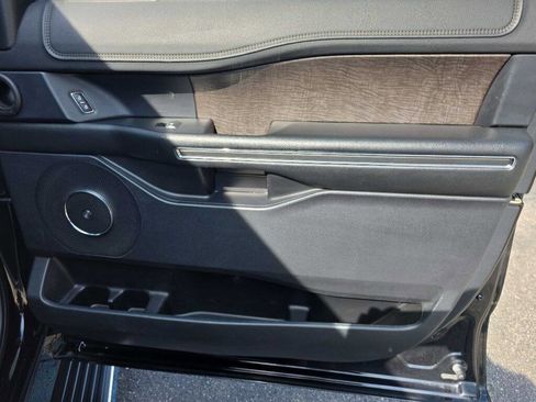 Used 2019 Ford Expedition Max Limited image 22