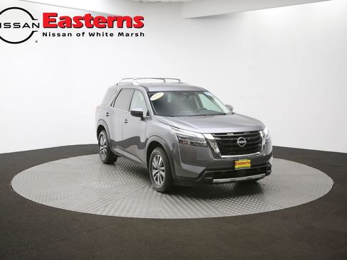 Used 2023 Nissan Pathfinder SL AWD/4WD image 49