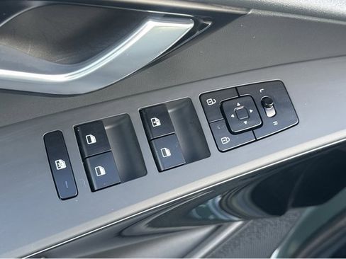 Certified 2025 Kia Niro EX image 35