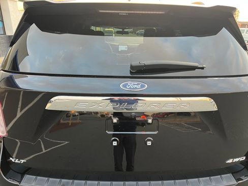 Used 2022 Ford Explorer XLT w/ Equipment Group 202A image 18