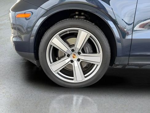 Used 2024 Porsche Cayenne Coupe AWD/4WD image 12