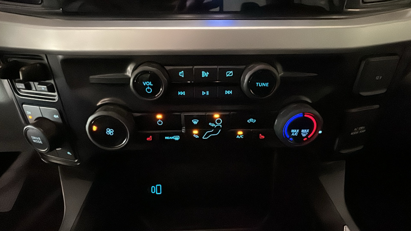 Used 2024 Ford F250 XLT w/ XLT Premium Package AWD/4WD image 27
