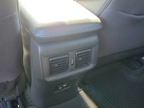 Used 2021 Toyota RAV4 XLE w/ Convenience Package FWD image 15