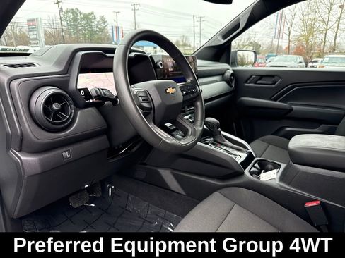 Used 2025 Chevrolet Colorado W/T image 9
