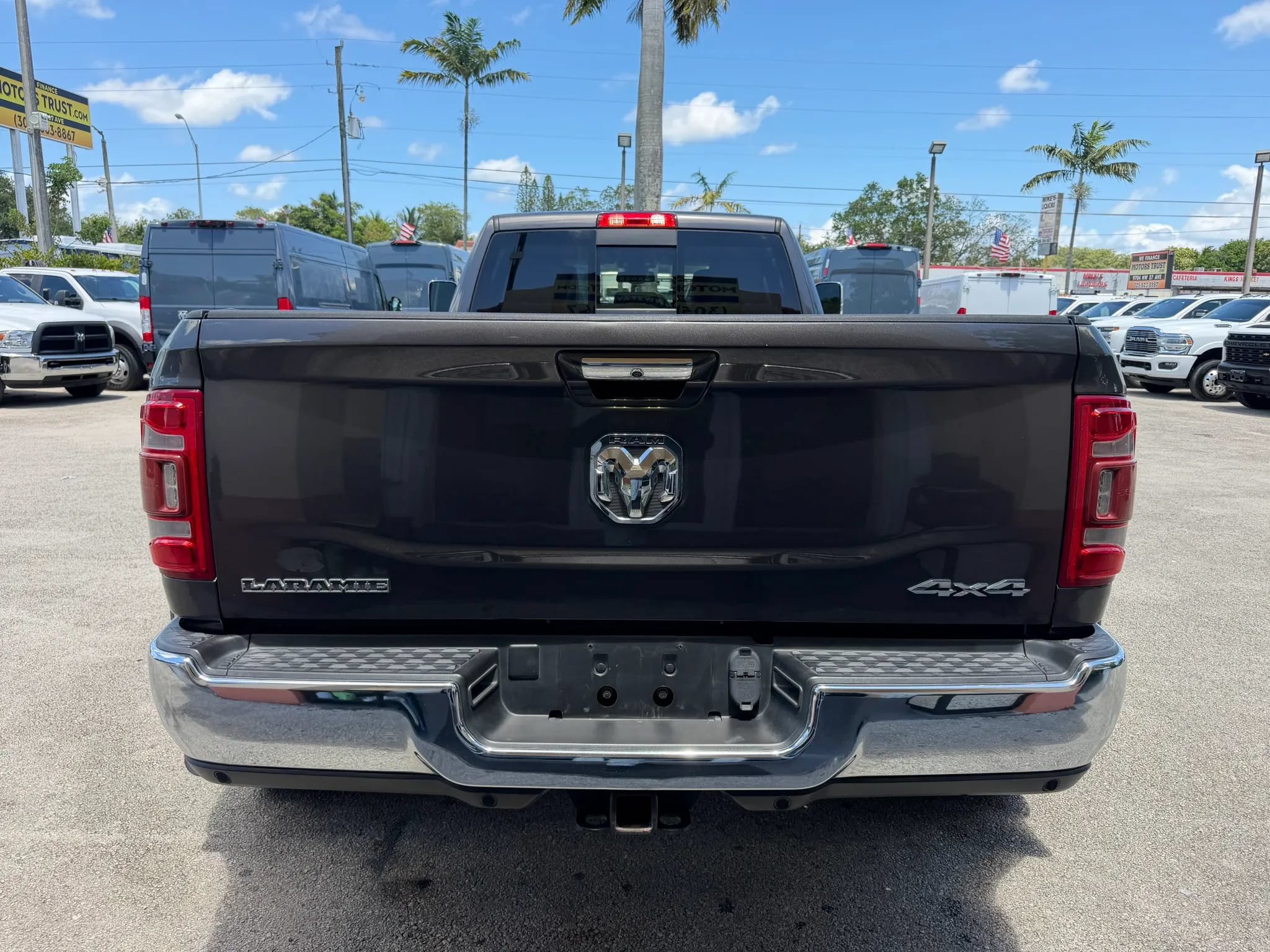 Used 2022 RAM 3500 4x4 Crew Cab Laramie DRW image 4