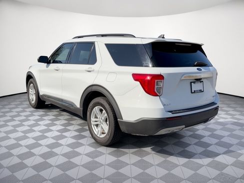 Used 2021 Ford Explorer XLT w/ Equipment Group 202A AWD/4WD image 3