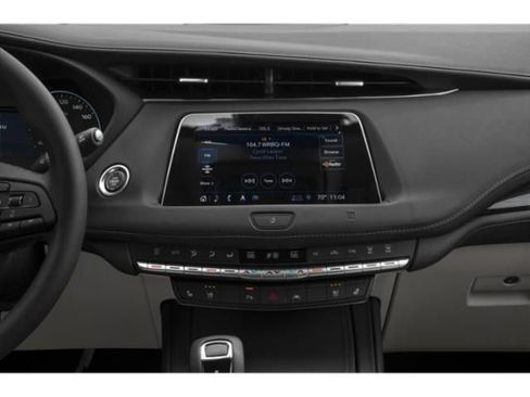 Used 2022 Cadillac XT4 Luxury w/ Cold Weather Package FWD image 10