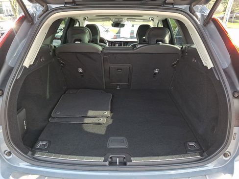 Certified 2023 Volvo XC60 B5 Plus w/ Climate Package image 28