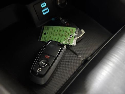 Used 2021 Ford Escape SE image 25