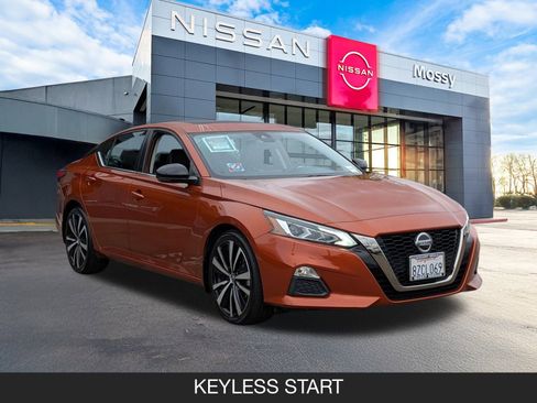 Certified 2021 Nissan Altima 2.5 SR w/ SR Premium Package image 2