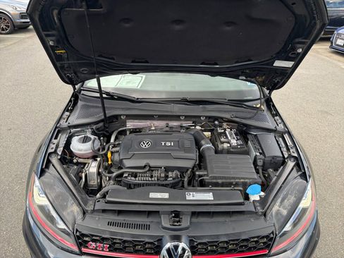 Used 2017 Volkswagen GTI SE image 16