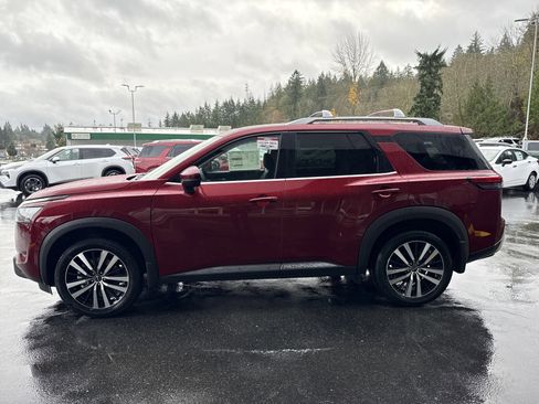 New 2025 Nissan Pathfinder Platinum image 2