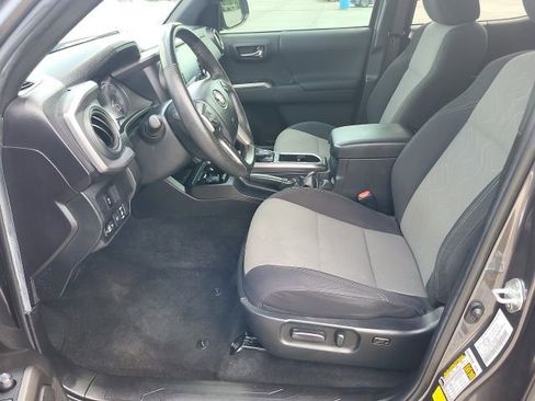 Used 2022 Toyota Tacoma TRD Sport w/ Technology Package RWD image 25