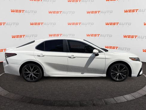 Used 2021 Toyota Camry SE w/ Convenience Package FWD image 6