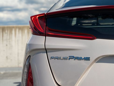 Used 2022 Toyota Prius Prime Limited FWD image 10