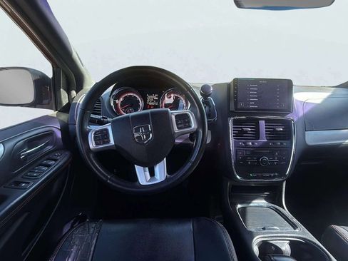 Used 2018 Dodge Grand Caravan GT image 12