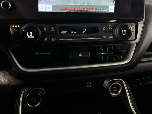 Used 2025 Toyota Grand Highlander AWD image 19