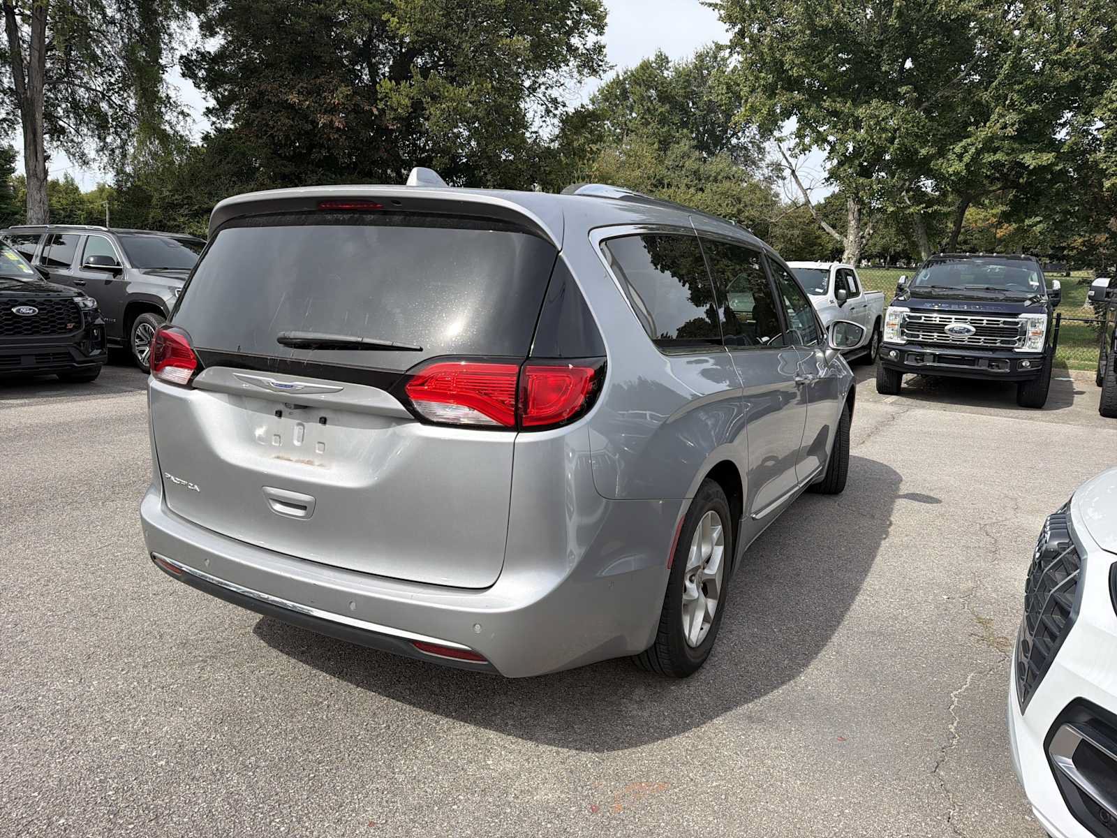 Used 2018 Chrysler Pacifica Touring-L Plus w/ Advanced Safetytec Group FWD image 10