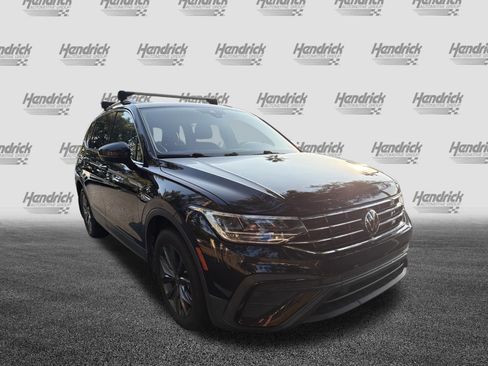 Used 2022 Volkswagen Tiguan SE FWD image 2