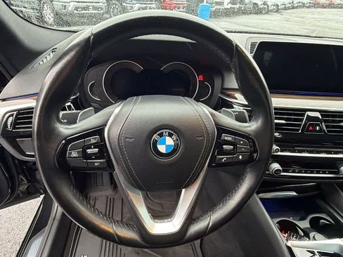 Used 2019 BMW 530e w/ Convenience Package image 18