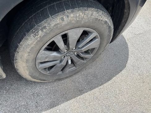 Used 2022 Nissan Pathfinder SV AWD/4WD image 14