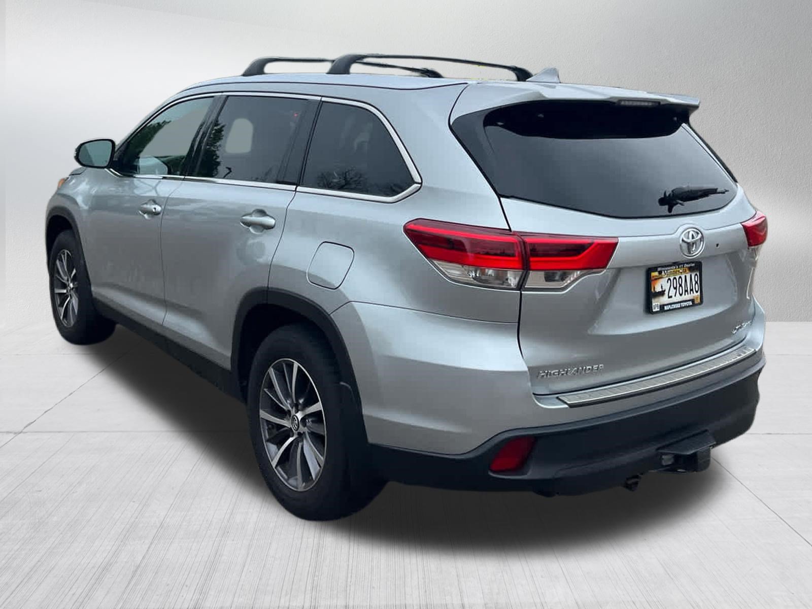 Used 2019 Toyota Highlander XLE AWD/4WD image 4