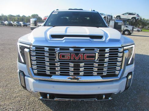 New 2026 GMC Sierra 2500 Denali w/ Denali Reserve Package AWD/4WD image 11
