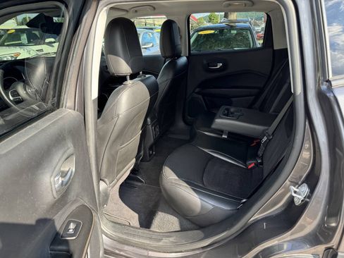 Used 2020 Jeep Compass Latitude AWD/4WD image 2
