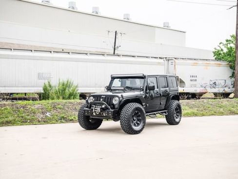 Used 2016 Jeep Wrangler Unlimited Sahara w/ Connectivity Group AWD/4WD image 23