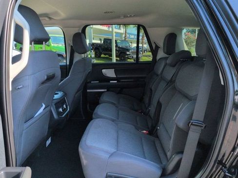Used 2025 Ford Expedition Active RWD image 13